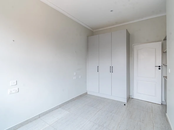 2 Bedroom Flat & Apartment