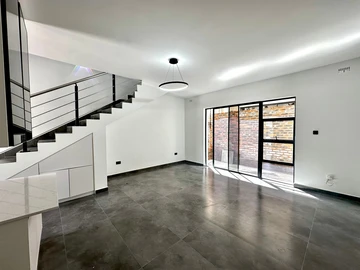 2 Bedroom Flat & Apartment