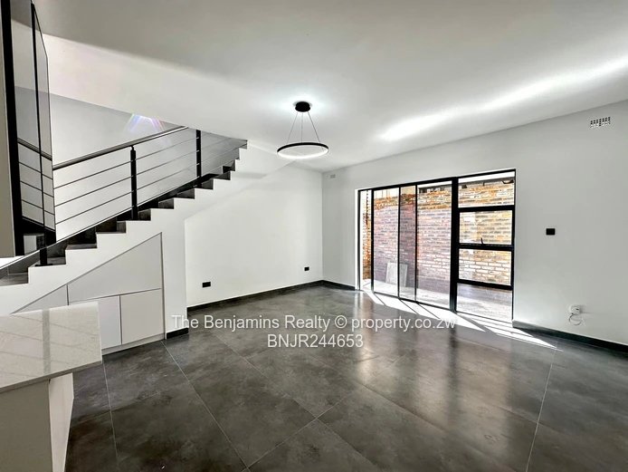 Modern 2-Bed Strathaven Duplex - Pool & Borehole