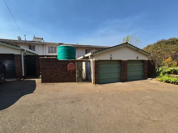 3 Bedroom Flat & Apartment