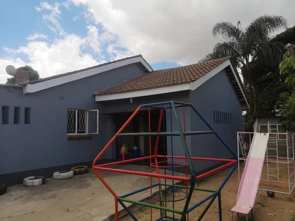 3 Bedroom House for Sale plus 2 bed Cottage