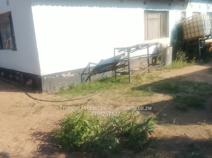 Modest 4-Bed Home on 2000 m² — Title deeds