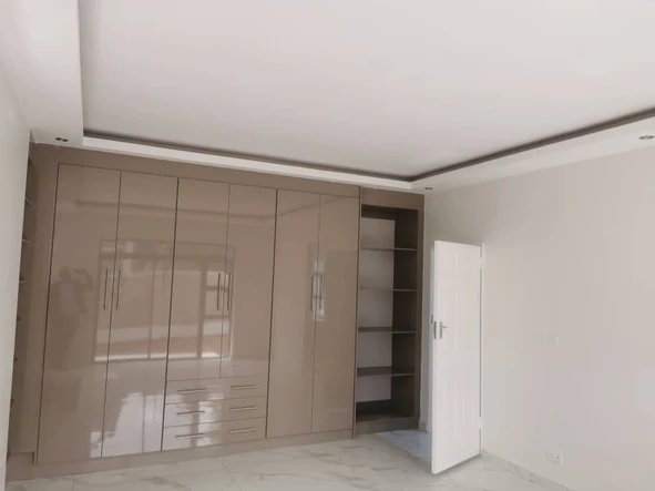 3 Bedroom Flat & Apartment