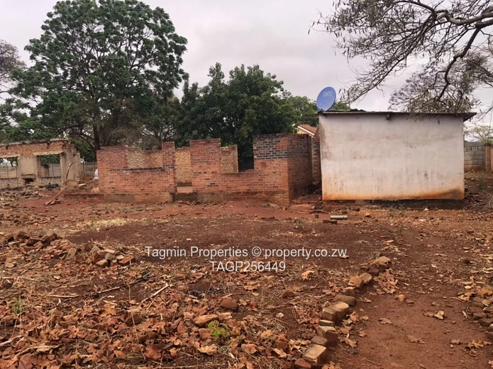 *?? HINTONVILLE, CHEGUTU - 3430SQM COMMERCIAL STAND - $95K*  Walled | Title Deeds | Near ZRP Police 