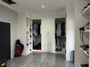 6 Bedroom House