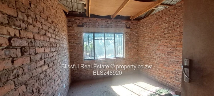 incomplete 5 bedroom house for sale in Tynwald 