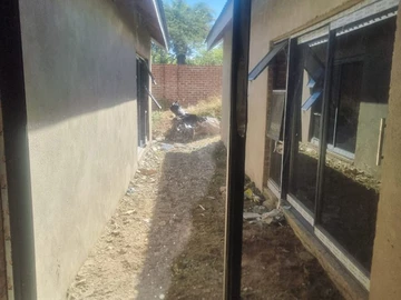4 Bedroom Flat & Apartment