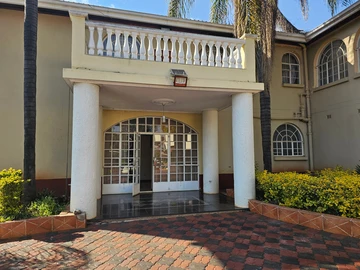 9 Bedroom House