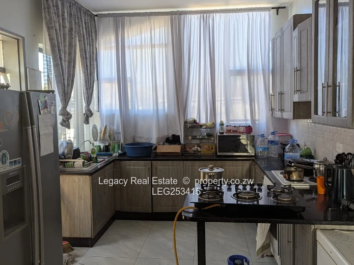 Southlea Park 3-Bed House with Title Deeds, Fitted Kitchen & Garden (Sole Mandate)