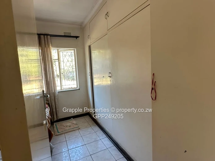 Spacious 4-Bed Home with Borehole on 2000 m² – Bluff Hill, Harare West