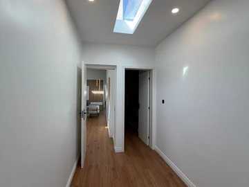 4 Bedroom Flat & Apartment