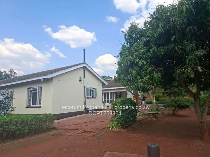 Highlands 5-Bed Home — Borehole, Garden & Fireplace