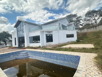4 Bedroom Flat & Apartment