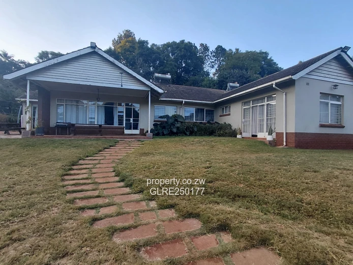 Single-Storey 10-Bed Mount Pleasant Bungalow w/ Pool