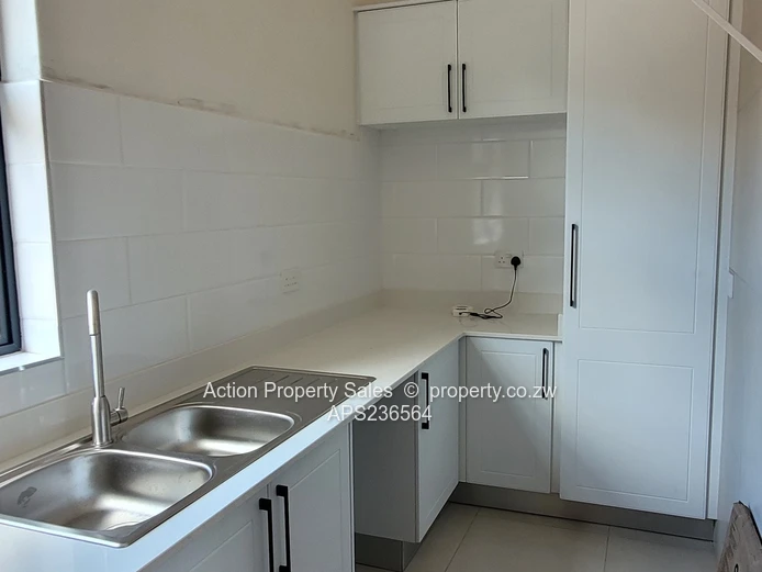 3 Bedroom Townhouse in Highlands - 1st January - $2,200 plus Levy $350 plus Rates