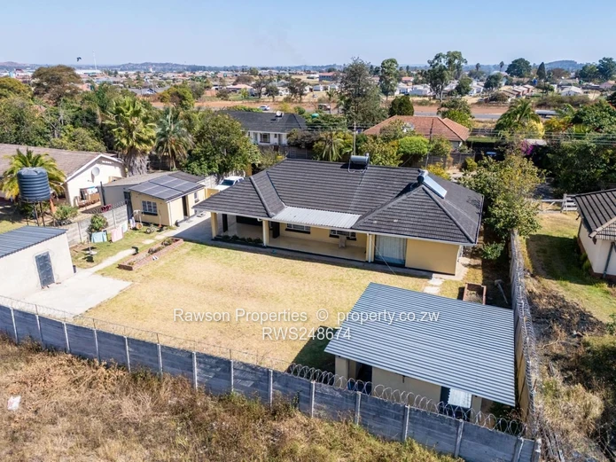 Cotswold Neat 3 Bedroom House For Sale