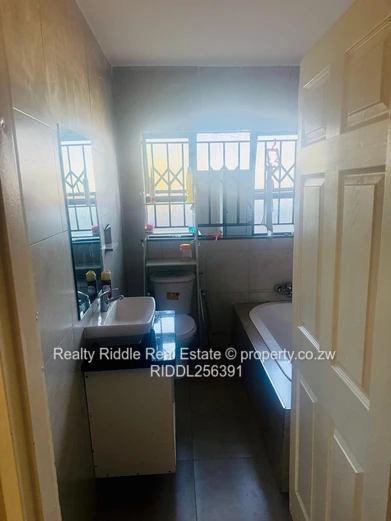 Budiriro 4-Bed House — 3 Baths, Freestanding Tub