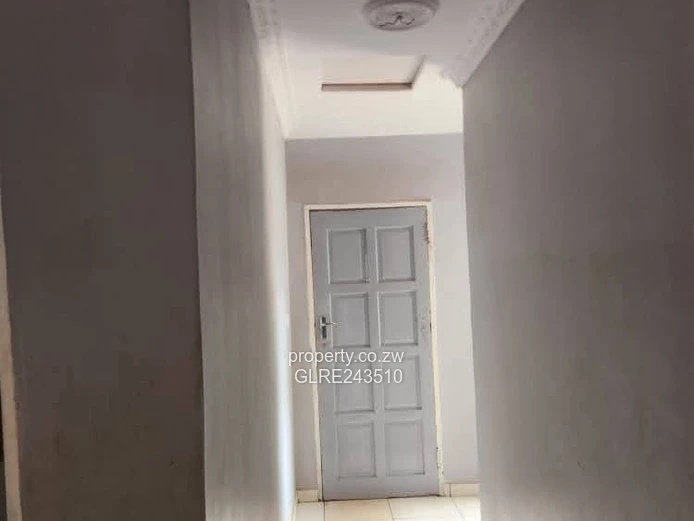 Marlborough 5-Bed Home with Spacious Garden & Borehole