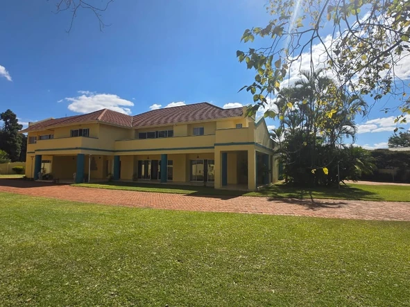 6 Bedroom House