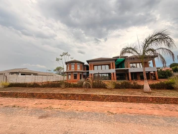 6 Bedroom House