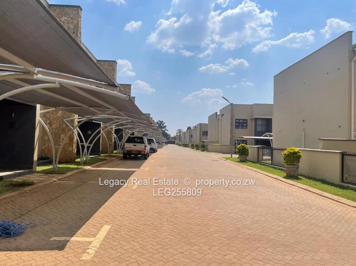 Golden Stairs 3bed duplex - En-suite & Borehole