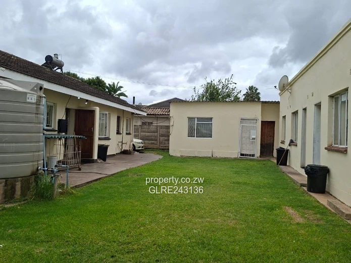 Mabelreign 3-Bed House — Garden, Garage & Staff