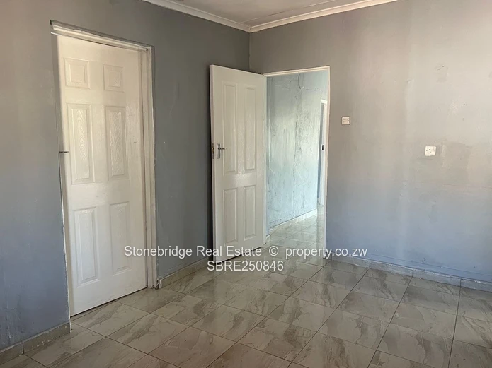 5 Bedroomed House in Hillside For Rent