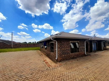 2 Bedroom Flat & Apartment