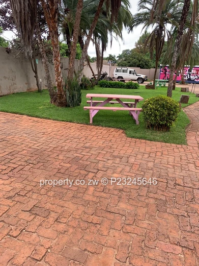 420 m² Milton Park Office - Borehole ,Paved Parking Space and Caretaker's cottage  (Sole Mandate)