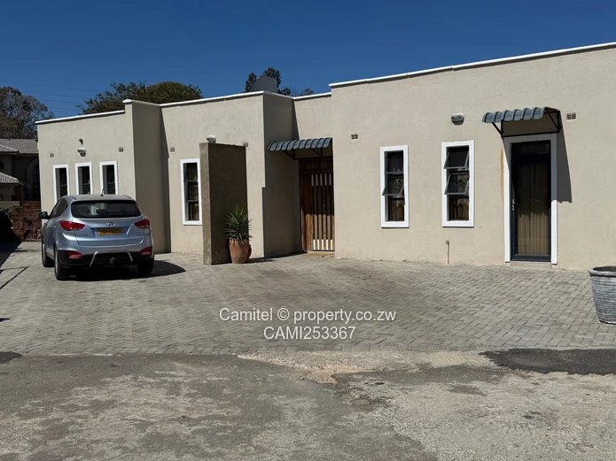 Arlington 4-Bed Townhouse Complex — Tiled Patio & Fitted Kitchen