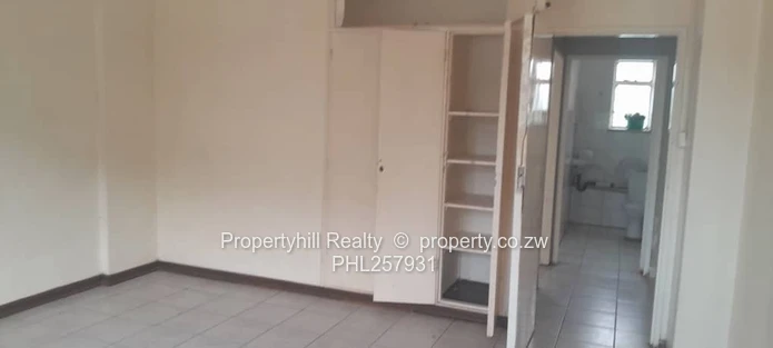 Neat and spacious Flat to rent available in Harare Avenues