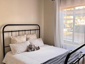 2 Bedroom Flat & Apartment