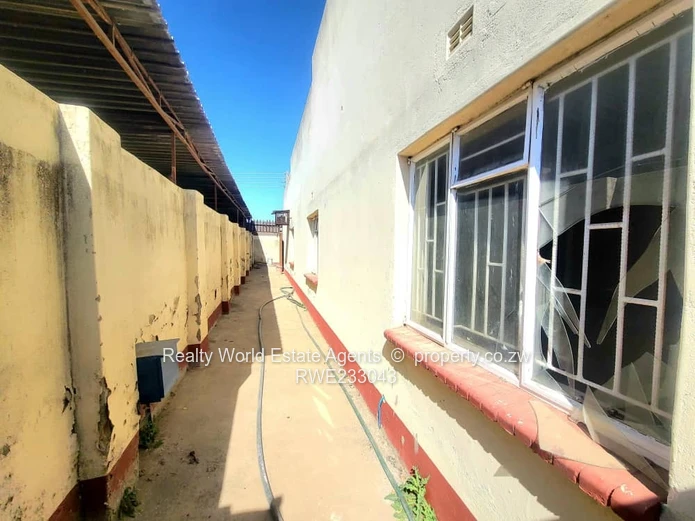 For Sale: Versatile Commercial Property – Unit G, Chitungwiza (Behind Makoni Shopping Centre)