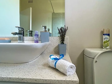 2 Bedroom Flat & Apartment