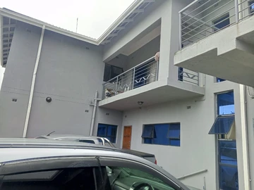 2 Bedroom Flat & Apartment