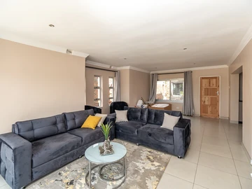 3 Bedroom Flat & Apartment