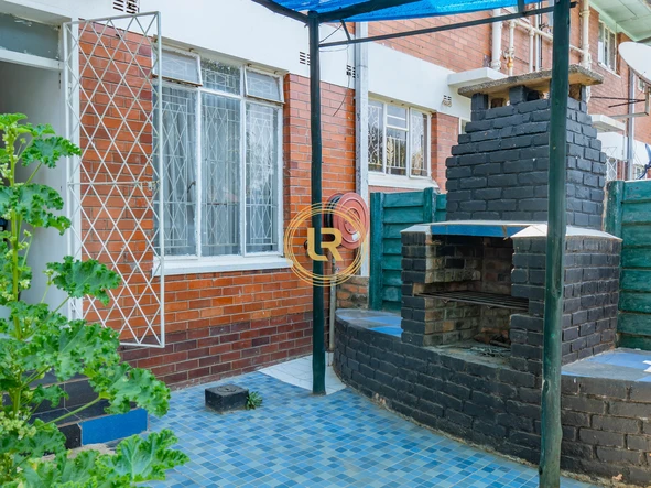 2 Bedroom Flat & Apartment