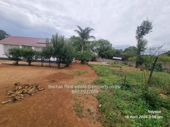 Matsheumhlope 3-Bed Home on 6500m² with Borehole