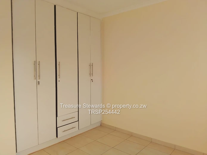 3-Bed Cottage with Borehole & Solar in Gletwin Park