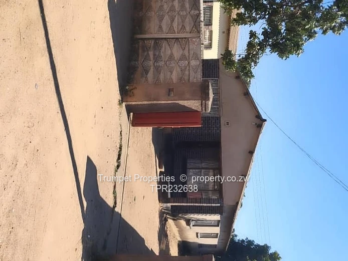 Walled 5-Bed Home with Verandah in Sunningdale