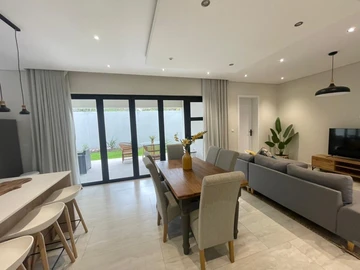 3 Bedroom Flat & Apartment