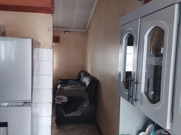 2 Bedroom Flat & Apartment