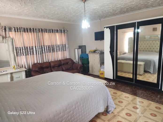 Spacious 5-Bed Windsor Park Home on 3,500m² with Borehole