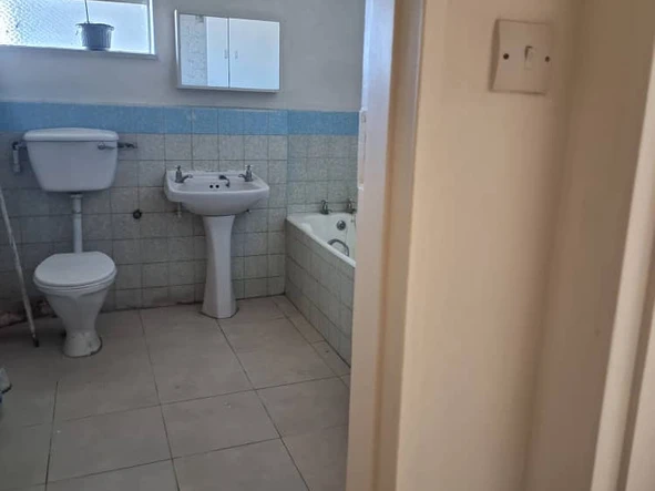 2 Bedroom Flat & Apartment