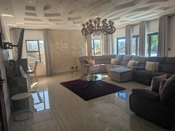 5 Bedroom House