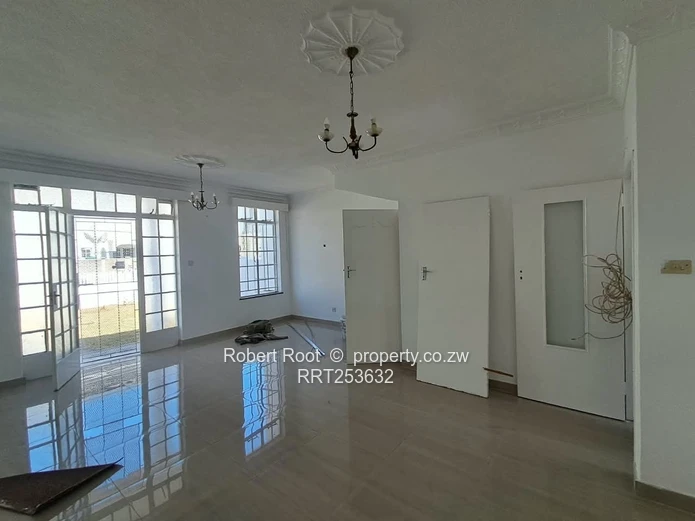 Neat recently renovated 2 bed duplex apartment 