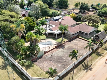 5 Bedroom House