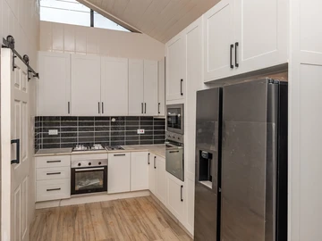 3 Bedroom Flat & Apartment