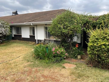 2 Bedroom Flat & Apartment