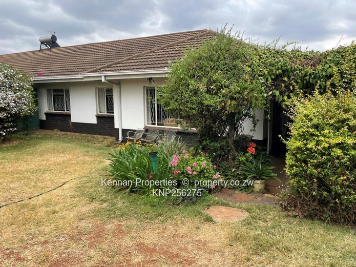 Spacious end unit garden flat apartment in Greendale North